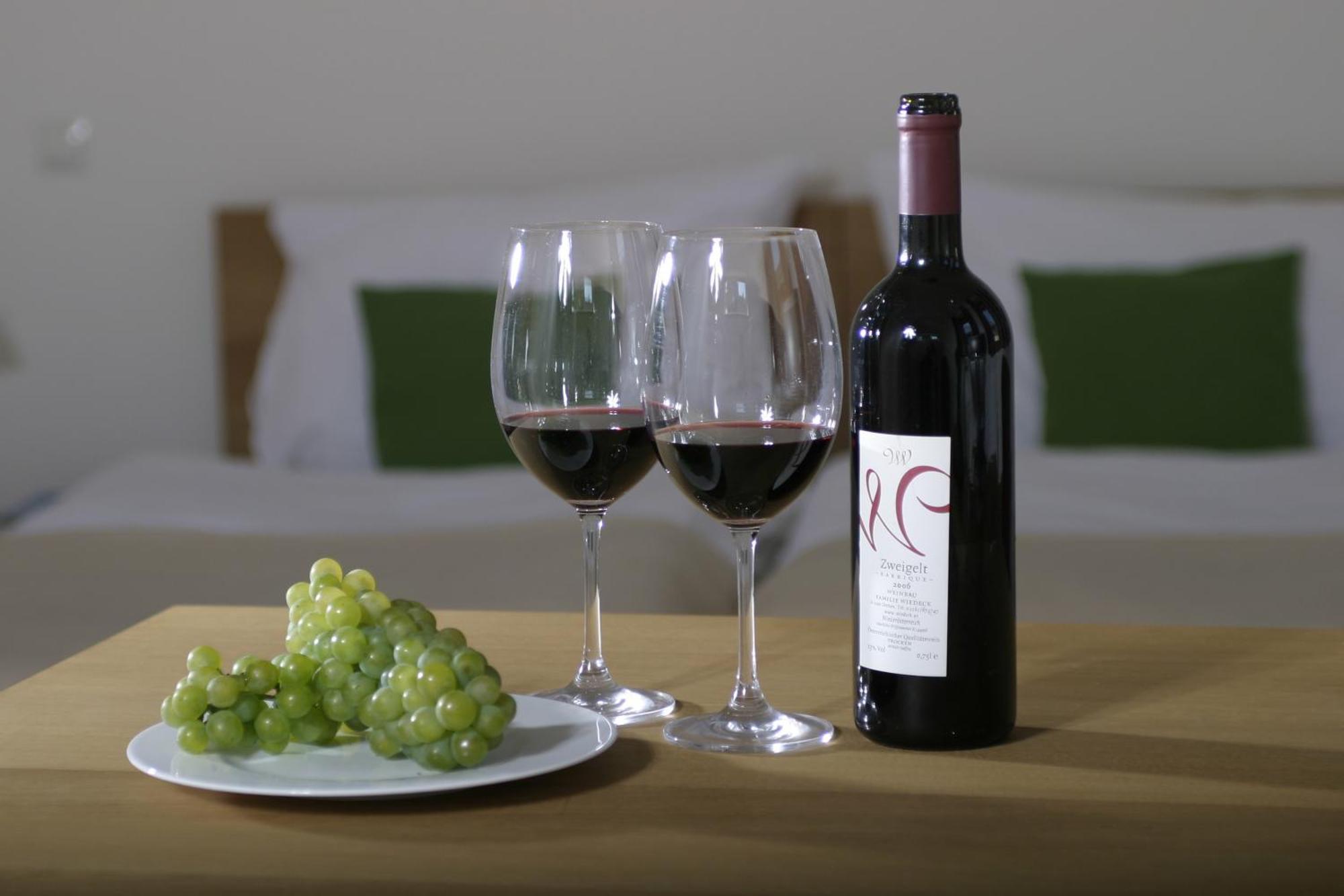 Wein + Bett Wiedeck Stetten Luaran gambar